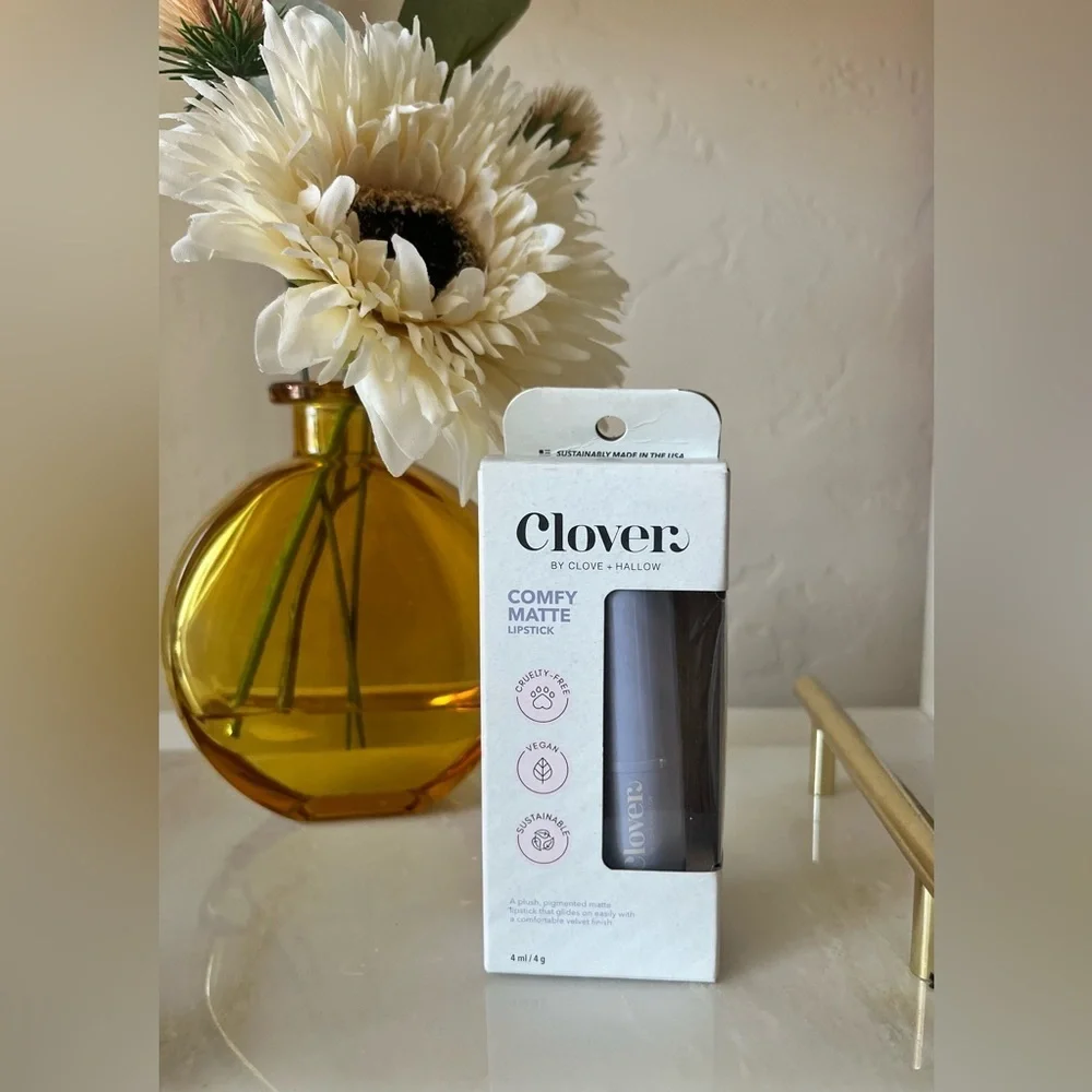 Clover by Clove Skin Is In Serum Foundation 01 Light & Comfy Matte Lipstic Rider